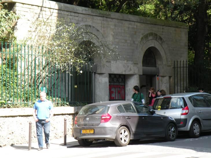  entrée de la station de métro Arènes de Lutèce